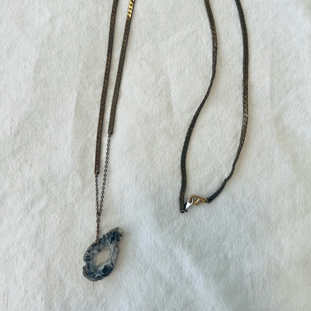 Geode and brass necklace handmade - Picture 2 of 2